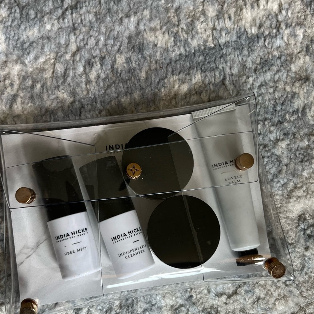 India Hicks Go bag- display